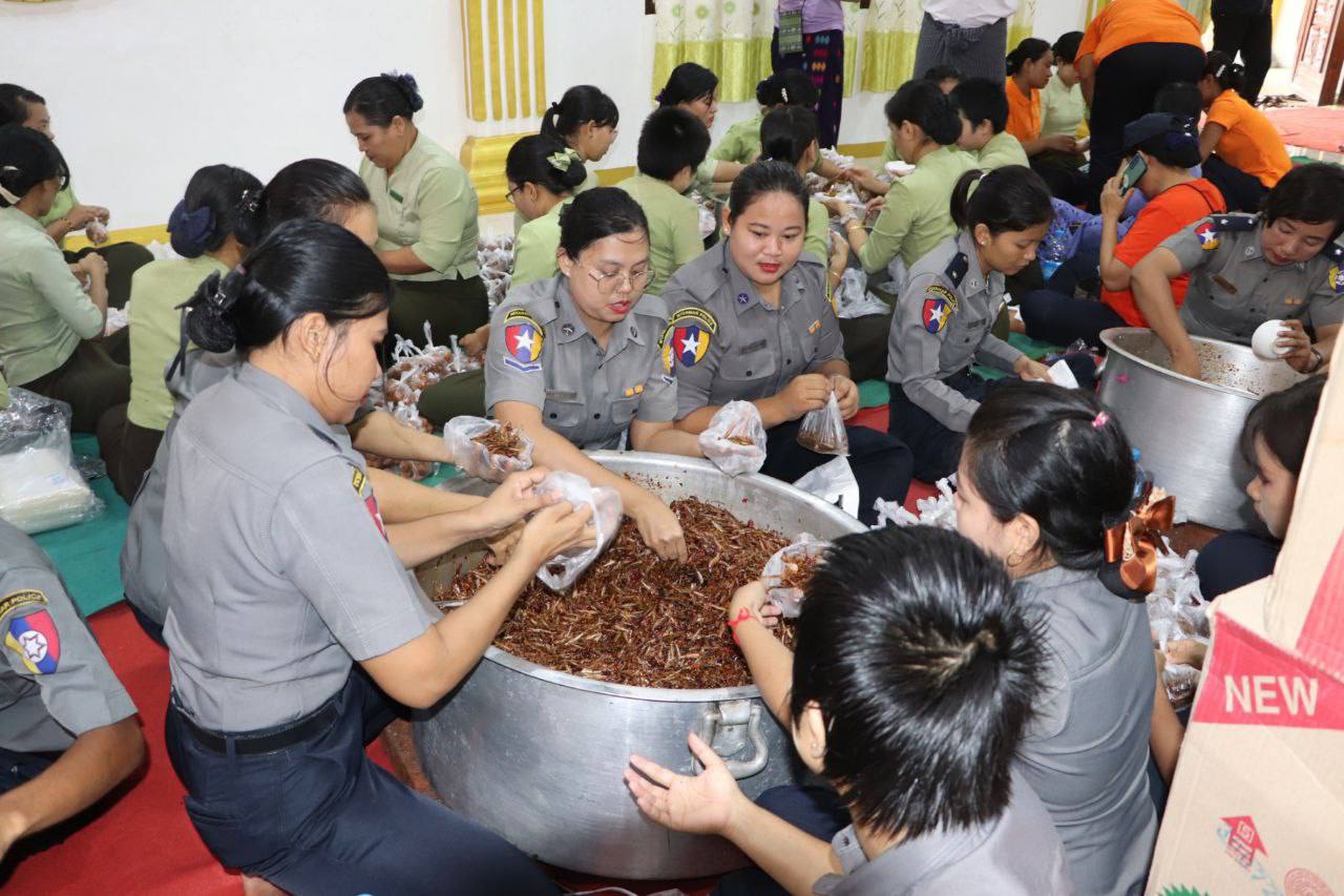 ရန်ကုန်ရှိ စီးပွားရေးကုမ္ပဏီများနှင့် လုပ်ငန်းများကို ရှေ့တန်းရောက် စစ်သားများအတွက် ထောက်ပို့ငွေလှူဒါန်းရန် အတင်းအကျပ် ဖိအားပေး၊ ကုမ္ပဏီတစ်ခုလျှင် ငွေသား ၃ သိန်း မဖြစ်မနေ ထည့်ဝင်ရ