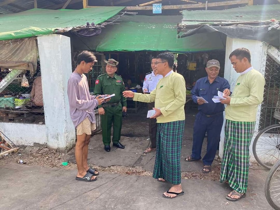 ပြည်မြို့နှင့် မန္တလေးမြို့ တို့တွင် စစ်တပ်ခန့် အုပ်ချုပ်ရေးမှူးများက စစ်မှုထမ်း ဥပဒေ အကြောင်းပြ၍ ငွေကြေး အမျိုးမျိုး ကောက်ခံနေပြီး အိမ်ထောင်စုစာရင်းများ လိုက်လံ စစ်ဆေးနေ