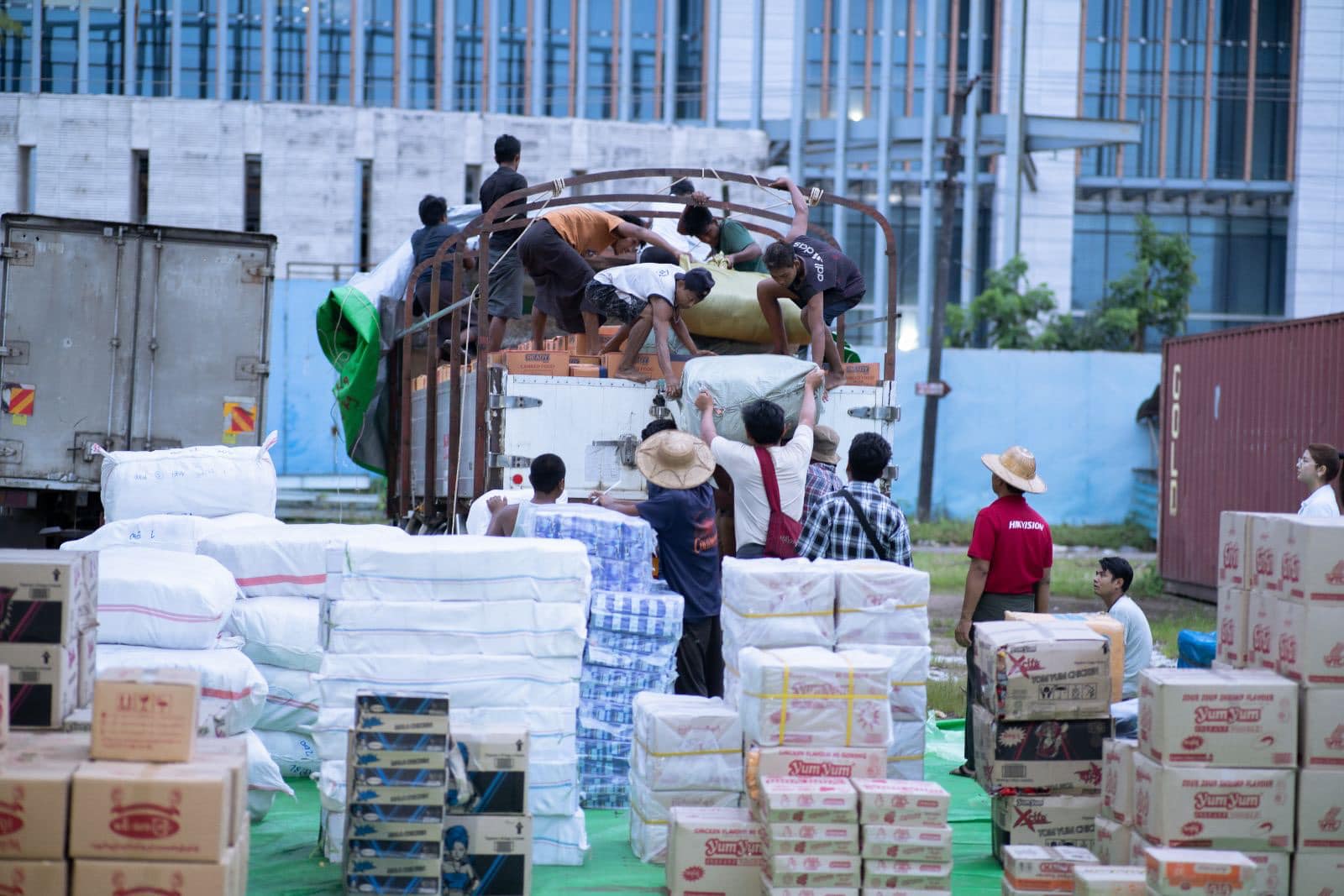 ၂၀၂၄ ခုနှစ် ၊ စက်တင်ဘာလ (၁၀) ရက်နေ့မှ စတင်၍ နိုင်ငံတွင်း ရေဘေးသင့်ပြည်သူများ ကယ်ဆယ်ရေးနှင့် ပြန်လည်ထူထောင်ရေးအတွက် ကမ္ဘောဇဘဏ်လီမိတက်မှ ကျပ်‌‌ငွေ (၁၀) ဘီလီယံ  မ,တည်လှူဒါန်း