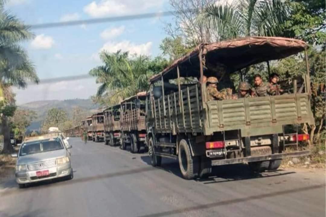 အင်အားထောင်ချီ၍  အမ်း နပခ ကို ချီတက်နေသည့် စစ်ကောင်စီစစ်ကြောင်း ကြားဖြတ်တိုက်ခိုက်ခံရပြီး ရိုးမထဲတွင် ကစဉ့်ကလျားပြေးနေရ