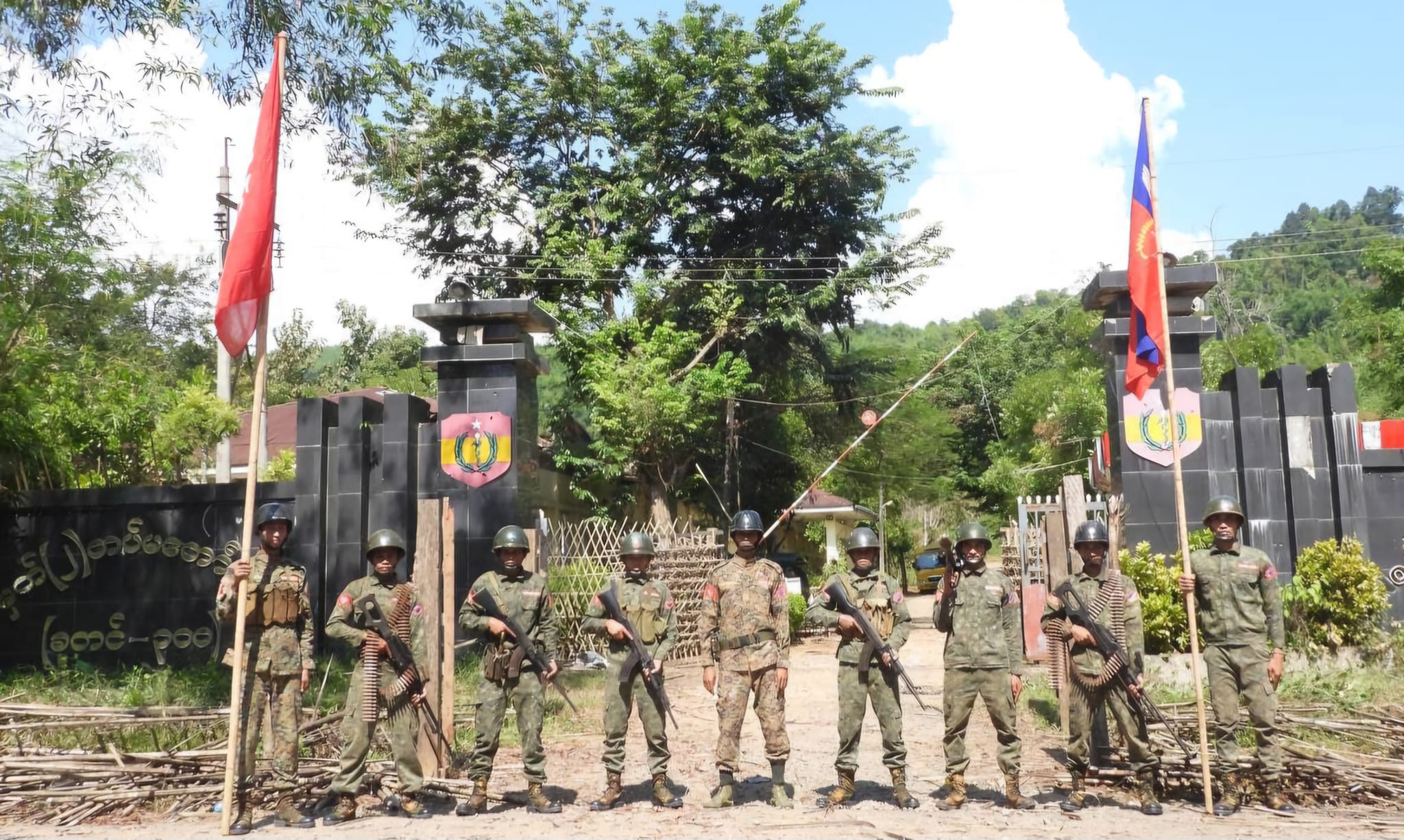 အမ်းမြို့ကို အာရက္ခတပ်​တော်ထိန်းချုပ် ▪︎နပခ ဌာနချုပ်တစ်ခုသာကျန်ပြီး မကြာမီသိမ်းယူနိုင်မည်ဟု​ဒေသခံအချို့​ပြောကြား