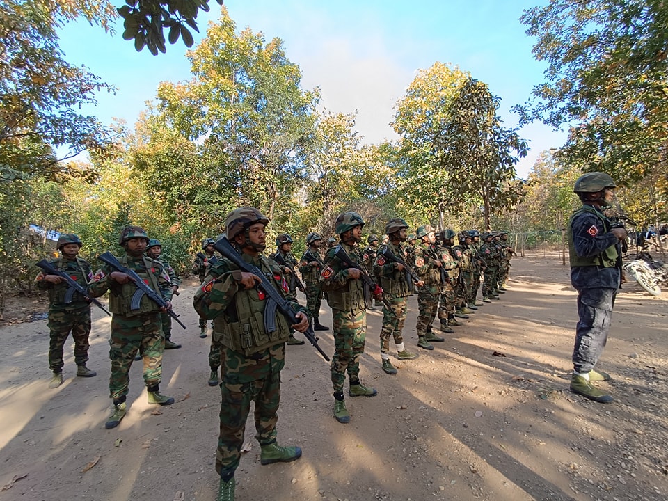 မြင်းခြံ သစ်ရုံရွာကို စစ်အုပ်စုနဲ့ ပျူတွေဝင်ရောက်စီးနင်းမီးရှို့  တော်လှန်ရေးတပ်နဲ့ ထိတွေ့တိုက်ပွဲဖြစ်ပြီး PDF ရဲဘော် နှစ်ဦး ကျဆုံးပြီး ဒေသခံ သုံးဦး သေဆုံး၊ စစ်အုပ်စု မီးရှို့ဖျက်ဆီးလို့ နေအိမ် ၂၀၀ ဝန်းကျင် မီးလောင်ပျက်စီးခဲ့၊