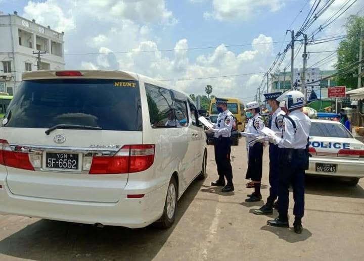 မြောက်ဒဂုံ ၇/၈လမ်းဆုံတွင် ယာဥ်စစ်နေသည့်စစ်အုပ်စုပစ်ခတ်ခံရပြီး ယာဥ်ထိန်းရဲတစ်ဦးသေဆုံး