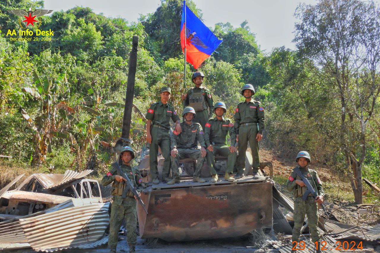 ဂွမြို့နယ်မြို့သိမ်းတိုက်ပွဲတွင် စစ်တပ်ဘက်မှ တပ်မမှူး ဗိုလ်မှူးကြီး သန်းစိုးဝင်း၊ တပ်ရင်းမှူးများ အပါအဝင် စစ်သား ၇၀၀ ထက်မနည်းသေဆုံးပြီး သံချပ်ကာကားများ၊ လက်နက်ခဲယမ်းများနှင့် စစ်သုံ့ပန်းများ ဖမ်းဆီးရရှိ