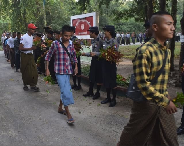 မန္တလေးမြို့တွင် ဒီဇင်ဘာလအတွင်း စစ်သားအဖြစ် လူငယ်  ၄၀၀ နီးပါး ဖမ်းဆီးခံရ၊ ပြင်ဦးလွင် ပြင်စာကျေးရွာတွင်လည်း အုပ်ချုပ်ရေးမှူးနှင့်အဖွဲ့ က လူငယ်များကို ရိုက်နှက်၍ ပေါ်တာဆွဲဖမ်းဆီးနေ