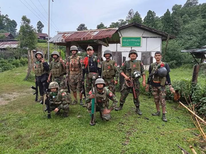 ဗန်းမော်မြို့သိမ်းတိုက်ပွဲ ဆက်လက်ပြင်းထန် ▪️ယမန်နေ့တစ်ရက်တည်း စစ်ကောင်စီလေကြောင်မှ ၁၁ကြိမ်ပစ်ကူပေးခုခံ