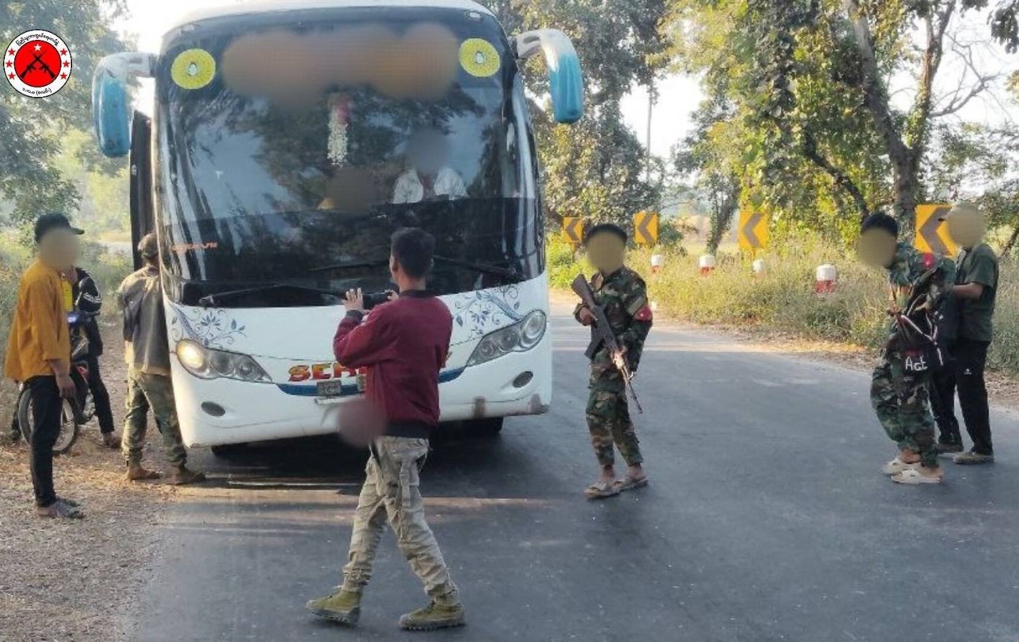 စလင်းမြို့ အနီး တော်လှန်ရေး တပ်များ ရောက်လာပြီးနောက် မြို့ပေါ် ဌာနဆိုင်ရာရုံး အားလုံးကို စစ်တပ်က ယာယီပိတ်လိုက်ပြီး အရေးကြီး စာရွက်စာတမ်းများကို မကွေးသို့ သယ်ယူ၊  Non-CDM ဝန်ထမ်းများ ထွက်ပြေးရန် ပြင်ဆင်နေ