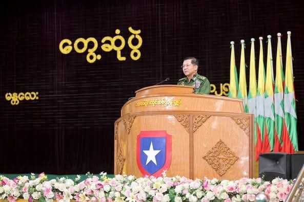 စစ်ခေါင်းဆောင်က တပ်နှင့်ပြည်သူ သွေးကွဲအောင် ပြည်တွင်းပြည်ပမှ လုပ်ဆောင်နေဟု ပြောဆို၍ တပ်တွင်းစည်းရုံးရေးဆင်း နိုင်မင်းလွင်/ဧရာဝတီတိုင်းမ်