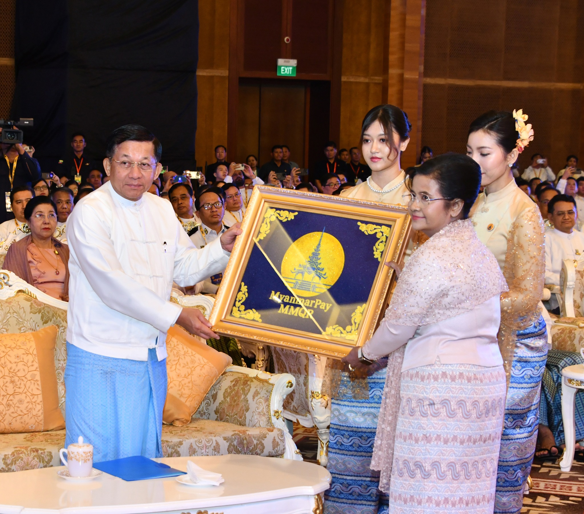 စစ်ကောင်စီက ငွေကျပ် ဘီလီယံပေါင်းများစွာ ရိုက်မထုတ်တော့ဘဲ  မြန်မာ ကြူအာ (MMQR) ငွေပေးငွေယူ စနစ်ကို စတင်လိုက်ပြီး ဘတ်ဂျက်လိုငွေပြမှုနှင့် စီမံကိန်းအသုံးစရိတ်များတွင် ဒီဂျစ်တယ်ငွေကြေး အစားထိုးသုံးမည်