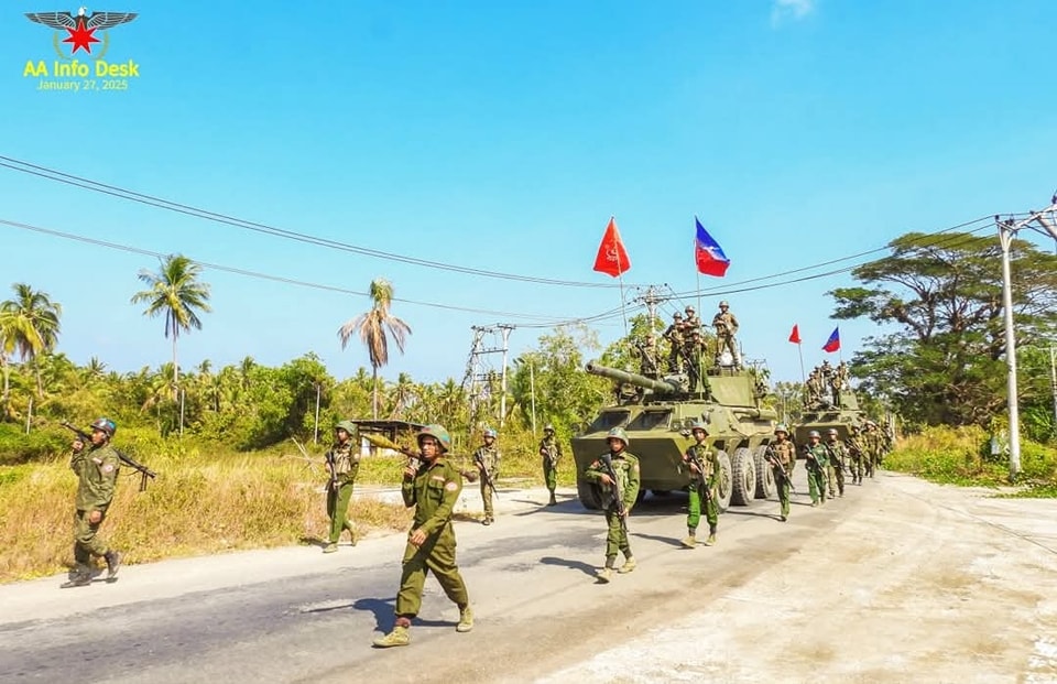 သာပေါင်းမြို့နယ် ကင်ပွန်းချဉ်တောင်တွင် တိုက်ပွဲပြင်းထန်နေပြီး စစ်ကောင်စီက စစ်ကူများပို့၍ ခုခံနေရ