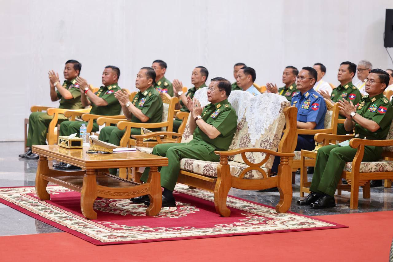 မင်းအောင်လှိုင်က စစ်ဘက်ဆိုင်ရာ လုပ်ပိုင်ခွင့်နှင့် ဆုံးဖြတ်ခွင့် အများစုကို ဗိုလ်ချုပ်ကြီးကျော်စွာလင်းကို  ပေးအပ်လိုက်ပြီး ဒုတပ်ချုပ်စိုးဝင်းထက်ပင် လုပ်ပိုင်ခွင့် ပိုမိုရရှိလာ