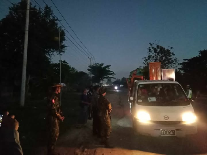 လက်ပံတန်းတွင် လမ်းသွားရင်း လူမိုက်ကြည့် ကြည့်သည် ဟုဆိုကာ လူငယ်မောင်လွင်ဖြိုးကို စစ်တပ်က စစ်မှုထမ်းအဖြစ် ပေါ်တာဆွဲ ဖမ်းဆီး ၊ တောင်ငူနှင့်အုတ်ဖိုမြို့နယ်တို့တွင် လူငယ်များ စစ်သားအဖြစ် စုဆောင်းနေ