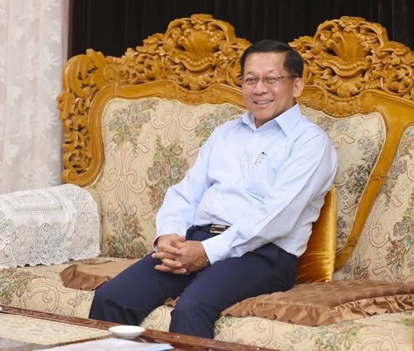 စခန်းသိမ်း၊ မြို့သိမ်းနှင့် ထင်သာမြင်သာရှိသော စစ်ပွဲ အောင်နိုင်သည်အထိ တိုက်ခိုက်နိုင်သော အရာရှိနှင့်စစ် သည်များကို  အသက်အရွယ်နှင့် အရည်အချင်း ကန့်သတ်ချက်မထားဘဲ ရာထူးတိုးပေးမည်ဟု မင်းအောင်လှိုင်က မက်လုံးပေး