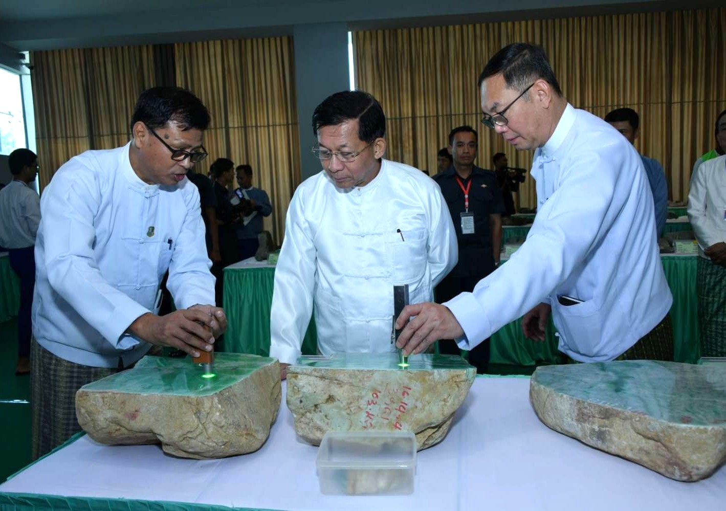 အကြမ်းဖက်စစ်ကောင်စီကို ILO Article 33 ဖြင့် အရေးယူရန် ဆုံးဖြတ်ပြီးနောက် စစ်တပ်ဝင်ငွေရလမ်း ရေနံသဘာ၀ဓာတ်ငွေ့၊ လေယာဉ်ဆီနှင့် ဘဏ္ဍာရေးငွေကြေးကဏ္ဍကို အဓိက ပစ်မှတ်ထားပိတ်ဆို့အရေးယူရန်ရှိ