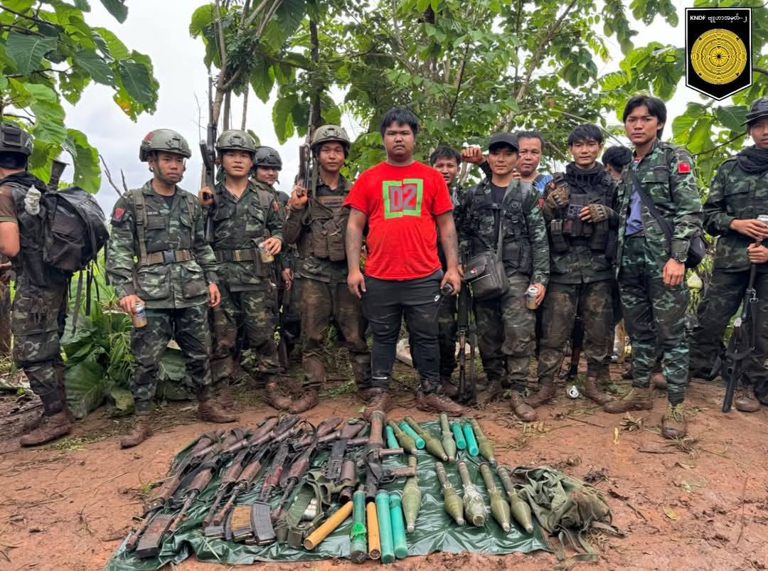 လွိုင်ကော်မြို့ပြင်သပြေကုန်းရွာဘုန်းကြီးကျောင်း တွင်တပ်စွဲထား​သောစစ်စခန်းကို ကရင်နီတပ်​ပေါင်းစုတိုက်ခိုက် ■စစ်ကူစစ်​ကြောင်းကိုပါဖြတ်​တောက်တိုက်ခိုက်ပြီး ​သေနတ် ၈ လက်ရရှိ