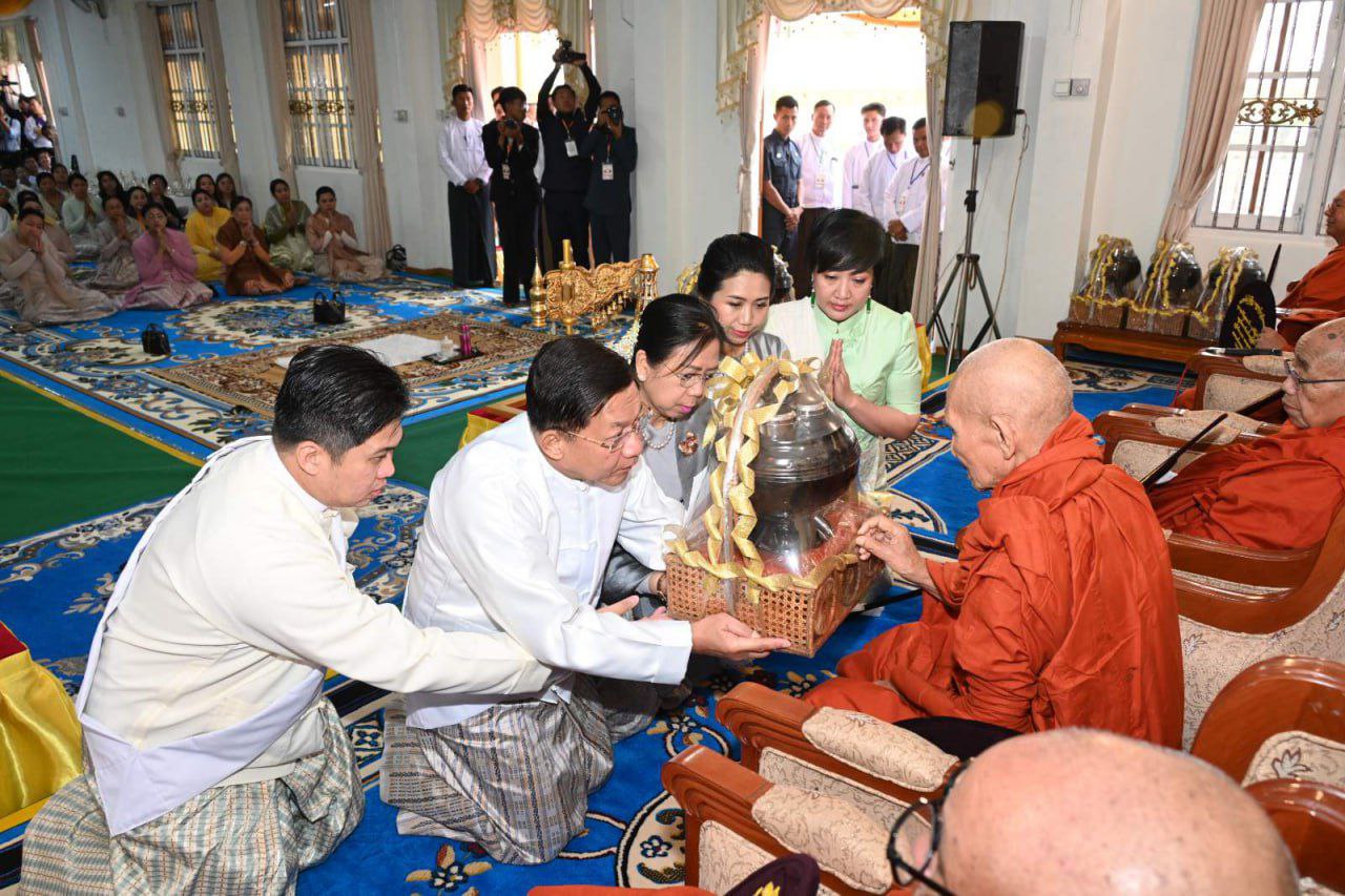 လိုင်စင်မဲ့ကားနှင့်ဆိုင်ကယ်များ ဖမ်းဆီးရန် ညွှန်ကြားမှုနောက်ကွယ်တွင် မင်းအောင်လှိုင်၏သားနှင့်သမီး တင်သွင်းသည့် လျှပ်စစ်ကားများ မရောင်းရတော့မှုက အဓိက အကြောင်းအရာအဖြစ် ပါဝင်ဟုဆို