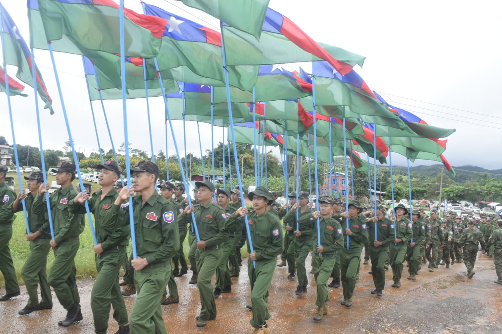 ဆီဆိုင်မြို့နယ်မှ ပြည်သူ ၆၀၀၀ ကျော်ကို စစ်ကောင်စီလက်အောက်ခံ PNO ပြည်သူ့စစ်များက မောင်းထုတ်ပြီး မွေတော်ဘုရားဝင်းအတွင်းတွင် ထိန်းသိမ်းထား