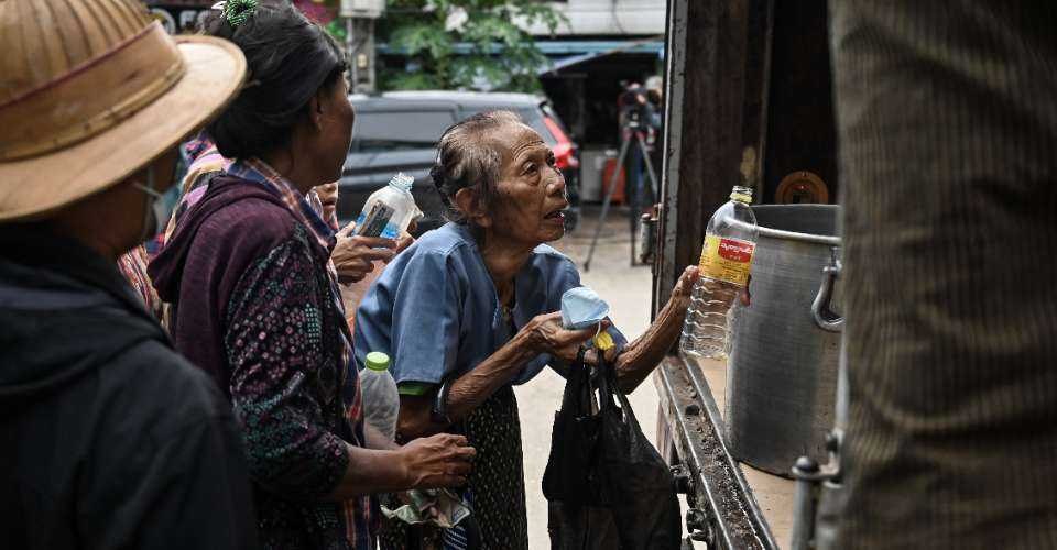 ငွေ​ပိုဖောင်းပွလာပြီးပြည်သူမျာပိုမိုကြပ်တည်းလာ ဟု ကမ္ဘာ့ဘဏ်​ဖော်ပြ