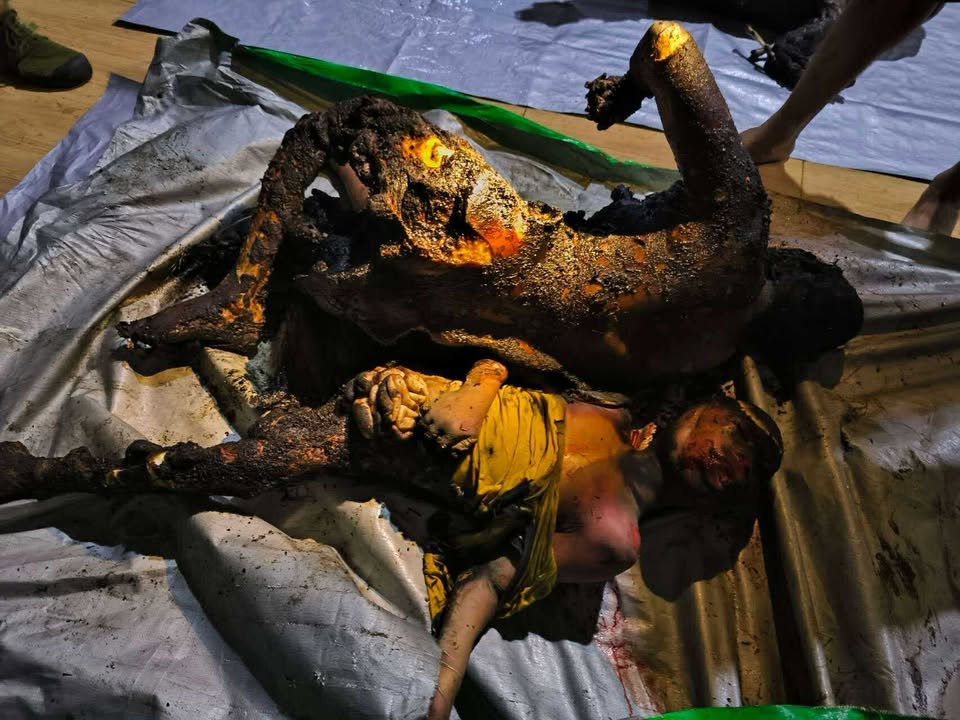ဖားကန့်မြို့နယ်၊ လုံးခင်းကျေးရွာ၊ ခွန်ဆာကုန်းသို့ စစ်တပ်က လက်နက်ကြီးဖြင့် ပစ်ခတ်တိုက်ခိုက်မှုကြောင့် မီးလောင်ပေါက်ကွဲခဲ့စဉ် ကလေးငယ်များ အပါအဝင် မိသားစုလိုက်သေဆုံးမှုများရှိ