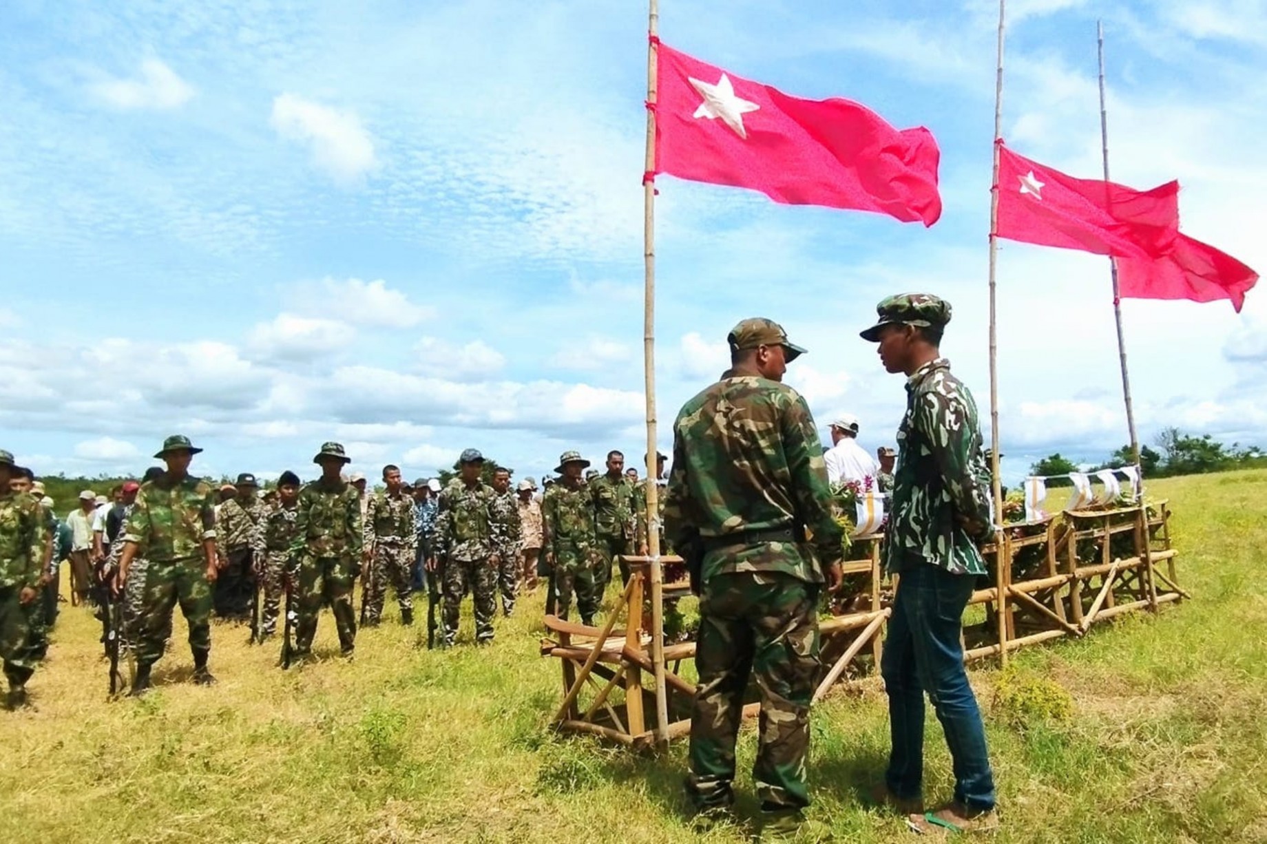 စစ်ကိုင်းတိုင်းတွင် တခုလုံးအရ တော်လှန်ရေးတပ်ဖွဲ့များက ပြောက်ကျားစစ်ဖြင့် စစ်ဆင်နေပြီး မြို့သိမ်းတိုက်ပွဲ၊ ချေမှုန်းရေးတိုက်ပွဲ၊ စခန်းသိမ်းတိုက်ပွဲများဖြင့် ပေါင်းစပ်နေသည်ကို တွေ့ရ၏။ စစ်ကောင်စီသည် တတိုင်းလုံးကို ကွက်ပြည့်နင်း၍ ထိုးစစ်ဆင်နိုင်ခြင်း မရှိပေ။
