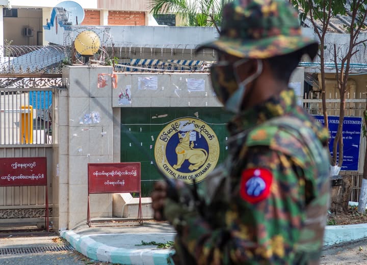 စစ်ကောင်စီထံသို့ နိုင်ငံခြားငွေ မသွင်းသည့် ပို့ကုန်/သွင်းကုန် ကုမ္ပဏီ ၁၉၇ ခုနှင့် ကုမ္ပဏီ ဒါရိုက်တာအဖွဲ့ဝင်များကို ဗဟိုဘဏ်က အမည်ပျက်စာရင်း ကြေညာ