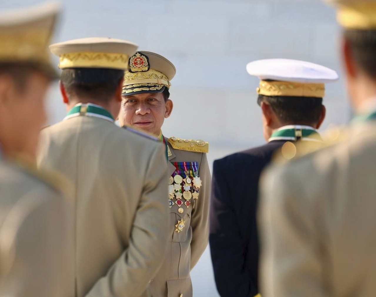 ရွေးကောက်ပွဲဝင်လိုသည့် စစ်ဘက်နှင့်အရပ်ဘက် အရာရှိကြီးများစာရင်း မင်းအောင်လှိုင်က တောင်းခံထားပြီး ကြံ့ဖွတ်ပါတီနှင့် ချိတ်ဆက်ရမည်ဟုဆို