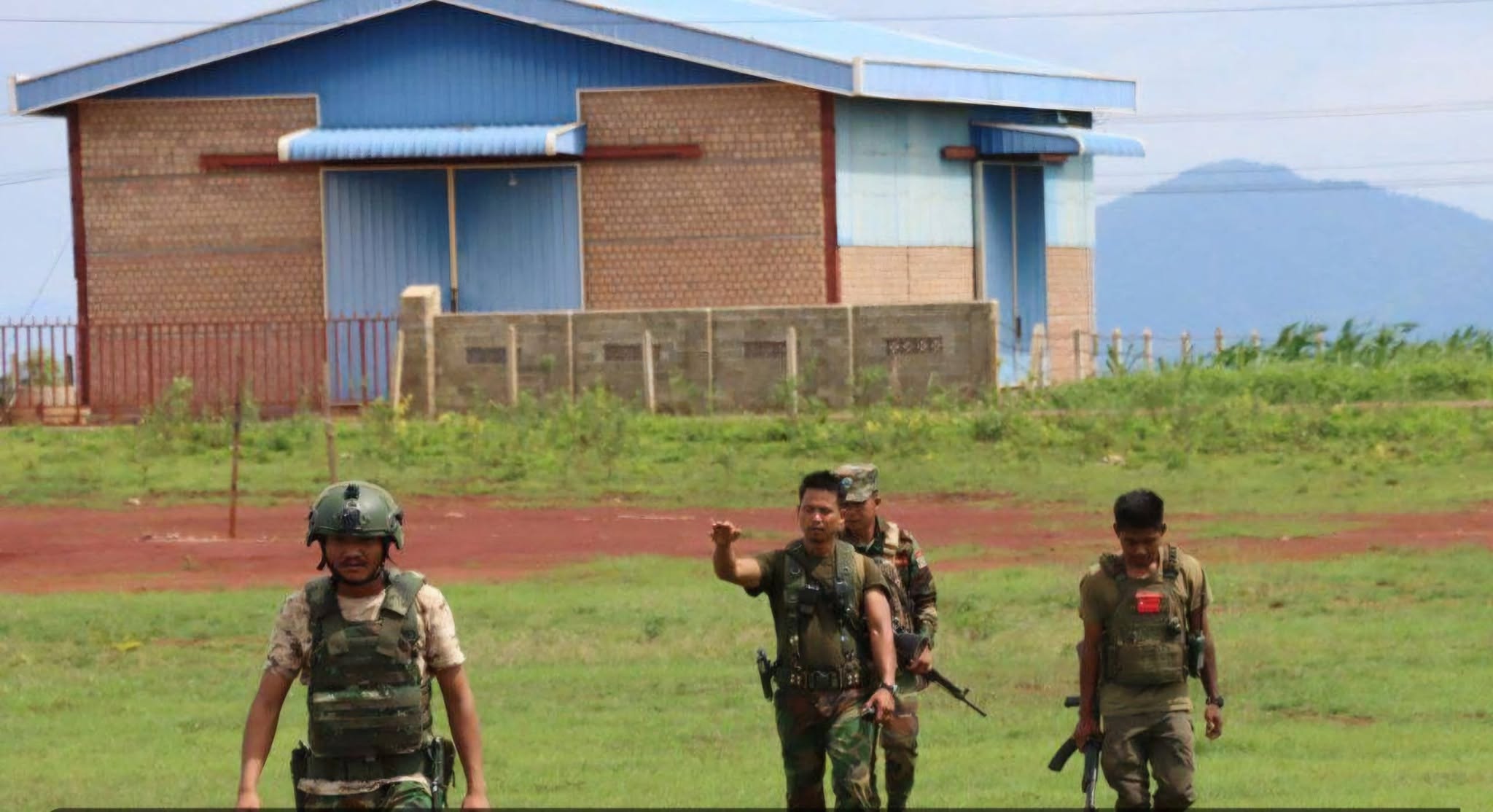 စစ်တပ် စစ်ကြောင်းတွေ နောင်ချိုနဲ့ ပိုနီးလာ ■ပြင်ဦးလွင်ကလာတဲ့ စစ်တပ်စစ်ကြောင်း ရှေ့တိုးလာ ■ကိုးကန့်ရွာကိုလည်း စစ်တပ်က လက်နက်ကြီးတွေနဲ့ ပစ်ခတ်