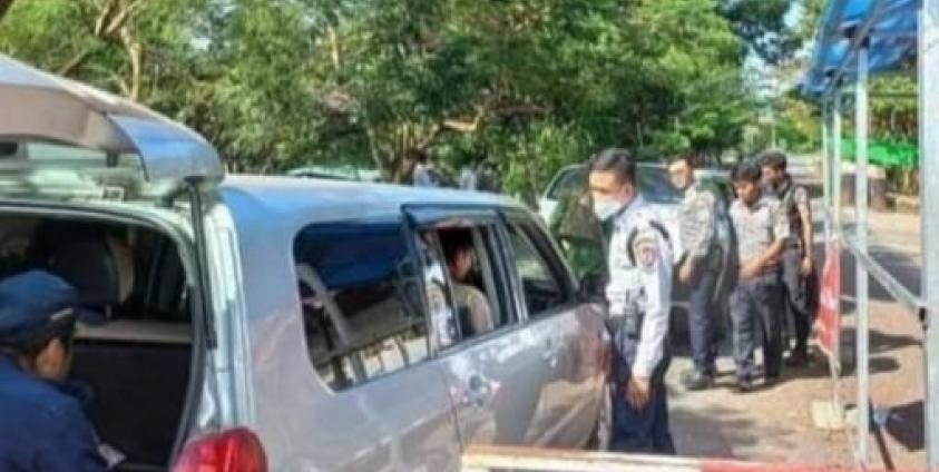 ဗိုလ်မြတ်ထွန်းတံတား အပေါ် နဲ့ အောက်တွေပါ  လုံခြုံရေးတိုးချဲ့ထားပြီး စစ်ဆေးရေးတင်းကြပ်ကာ ငွေကြေးတောင်းခံနေ