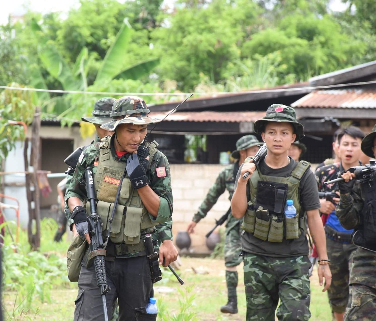 စစ်ကောင်စီက ထိန်းချုပ်ထားနိုင်ပြီဟု ကြေညာထားသော်လည်း မိုးဗြဲတွင် တိုက်ပွဲများ ဆက်လက် ပြင်းထန်နေပြီး စစ်တပ်က နေအိမ်များကို မီးရှို့မှုများ ဆက်တိုက်လုပ်နေ
