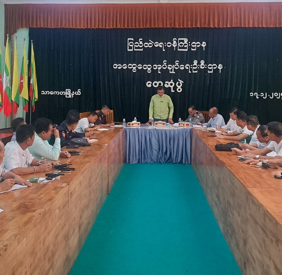 သာကေတတွင် စစ်မှုထမ်းရမည့် လူငယ်များ ပြည်ပနှင့်ရပ်ဝေး ရောက်နေလျှင် လူစားထိုးပေးရမည်ဟုဆိုကာ မိဘဆွေမျိုးများကို မြို့နယ်ဥက္ကဋ္ဌ ကျော်သူက ခြိမ်းခြောက်၊ လူမိုက်များကို လက်သပ်မွေးထား