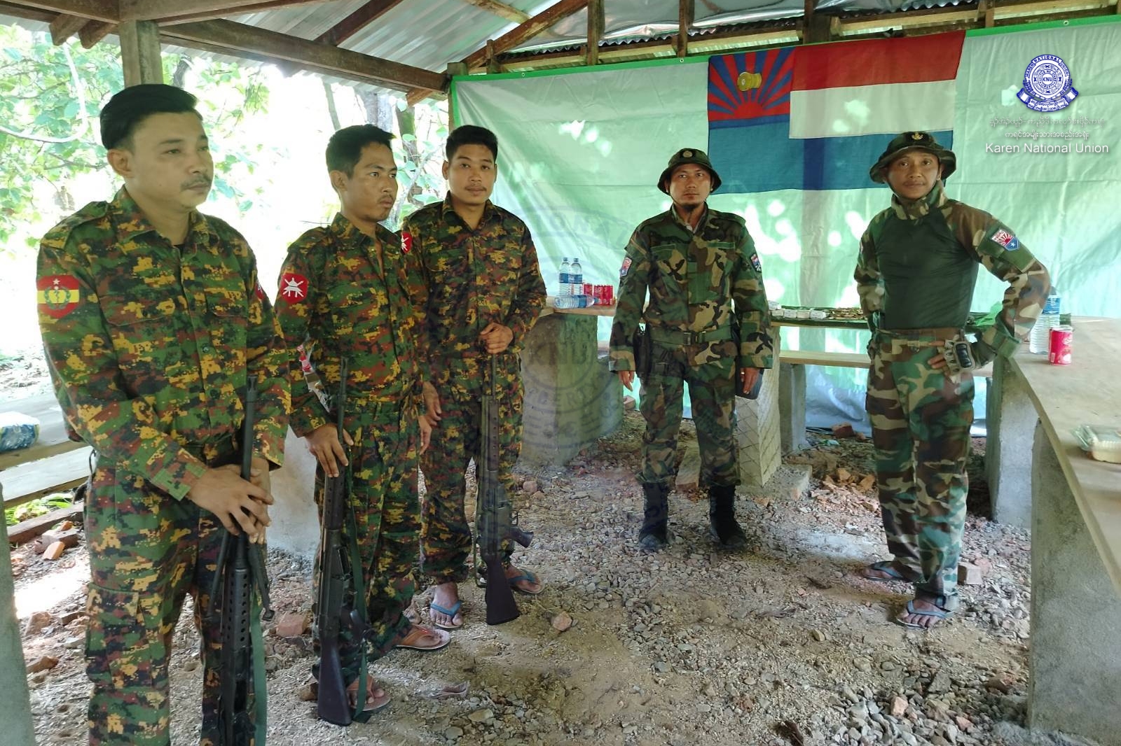 ကျောက်ကြီးတွင် စစ်မှုထမ်း  တပ်သား ၄ ဦး လက်နက်ခဲယမ်းများ ယူဆောင်အလင်းဝင်