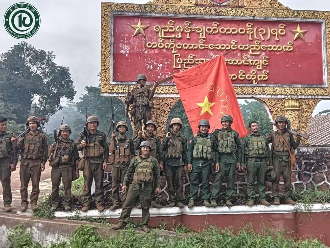 စစ်ကောင်စီနှင့်MNDAA  ရှမ်း​မြောက်တွင်အင် အားဖြည့်တင်းမှုအပြိုင်ပြုလုပ် ■ရမခတိုင်းမှူးနှင့် MNDAAအရာရှိပေါင်း၍ လားရှိူးကိုစက်သုံးဆီတင်သွင်းနေဟုသတင်းထွက်​ပေါ် ■ရှမ်း​မြောက်တွင် MNDAA နှင့်စစ်တပ် တ​ကျော့ပြန်တိုက်ပွဲများဖြစ်နိုင်​ကြောင်း​​ဒေသခံများ​ပြော