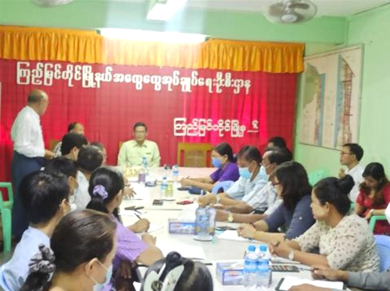 ကြည့်မြင်တိုင်တွင် စစ်မှုထမ်းရန်အတွက် အလှည့်ကျ ဆင့်ခေါ်လျက်ရှိသည့်လူငယ်များအပြင် ရနိုင်သမျှ လူငယ် တပ်သားသစ်အရေအတွက် ခပ်များများ စုဆောင်းပေးရန် မြို့နယ်အုပ်ချုပ်ရေးအဖွဲ့က အစည်းအဝေးခေါ်ယူ ညွှန်ကြား
