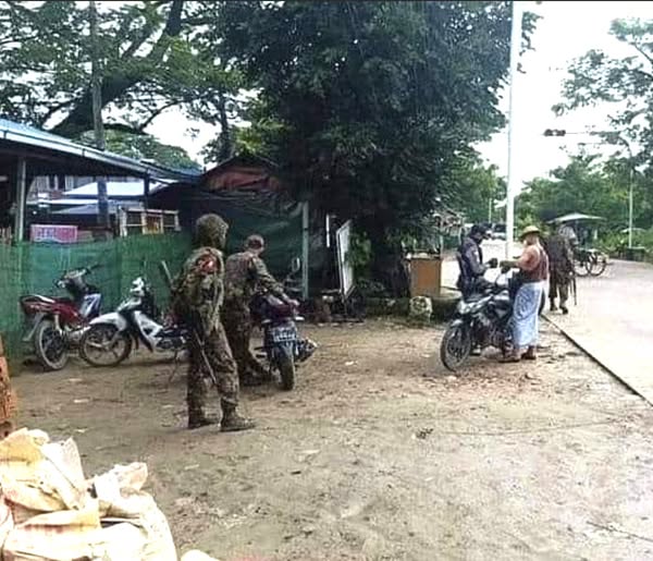 တောင်ဒဂုံ၊ အမှတ် ၇၁ ရပ်ကွက်အုပ်ချုပ်ရေးမှူးရုံးမှ ဆိုင်ကယ်ဖြင့် ထွက်လာသည့် ပျူစောထီး များကို မိုင်းခွဲ ပစ်ခတ်မှု ၃ ဦး ဒဏ်ရာရရှိပြီး ဆိုင်ကယ် ၂ စီးမီးလောင်ပျက်စီးဟုဆို
