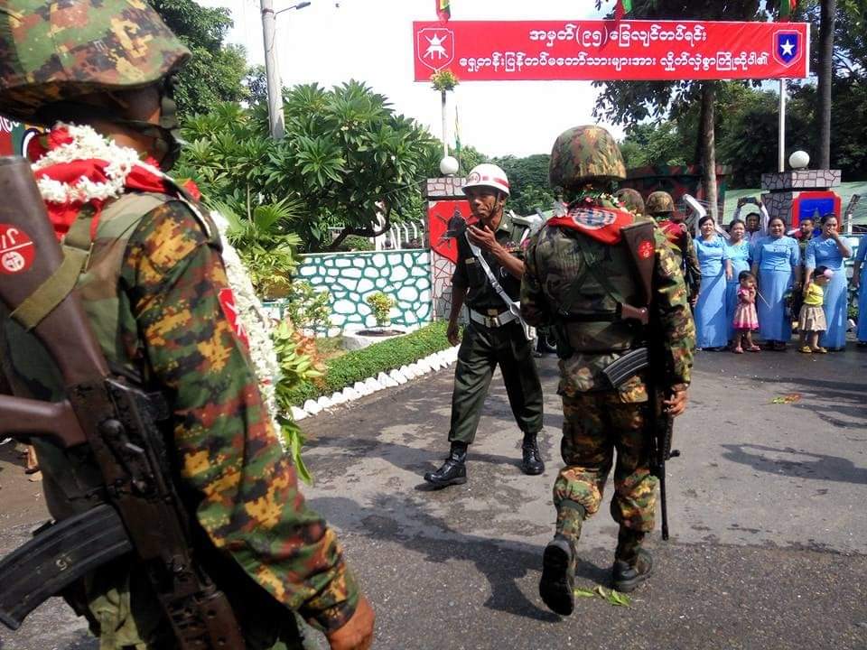မန္တလေးတောင်ခြေရှိ စစ်တပ် တပ်ရင်းများက ယမန်နေ့ တစ်ညလုံး လက်နက်ကြီးများဖြင့် မင်းကွန်းဒေသသို့ ပစ်ခတ်ခဲ့