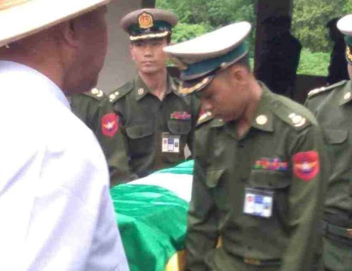 လေးမျက်နှာ တိုက်ပွဲအတွင်း သေဆုံးခဲ့သော မဆရ-၄ မှ စစ်ဗိုလ် ၁ ဦးနှင့် တပ်ကြပ် ဇေယျာဖြိုး၏ ရုပ်အလောင်းများကို ရွှေမြင်တင် မီးသဂြိုလ်စက်တွင် သဂြိုလ်၊ ဒဏ်ရာရ စစ်သားများကိုလည်း မင်္ဂလာဒုံ စစ်ဆေးရုံသို့ နာရေးကားများဖြင့် ပို့ဆောင်နေ