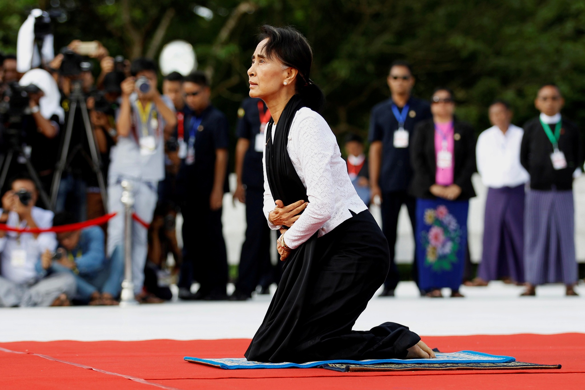 ၇၈ နှစ်မြောက် အာဇာနည်နေ့ အခမ်းအနားသို့ အကြမ်းဖက်  မင်းအောင်လှိုင် လာတက်ခဲ့သော်လည်း သမီးဖြစ်သူ ဒေါ်အောင်ဆန်းစုကြည် ၅ နှစ်ဆက်တိုက် တက်ခွင့်မရ