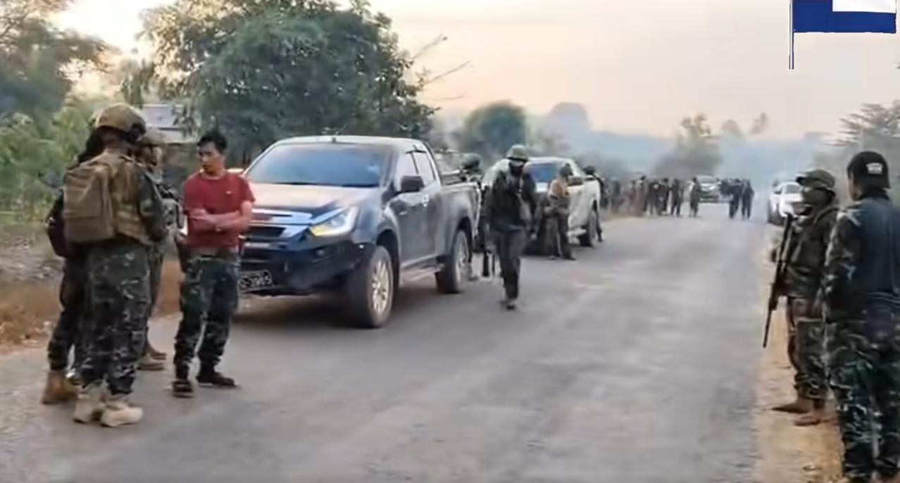 ကျုံဒိုး – ကော့ကရိတ်လမ်းပိုင်းမှာ တိုက်ပွဲပြင်းထန်နေပြီး စစ်တပ်စစ်ကြောင်း ချီတက်လိုက် ၊လန်ကျလိုက်ဖြစ်နေ