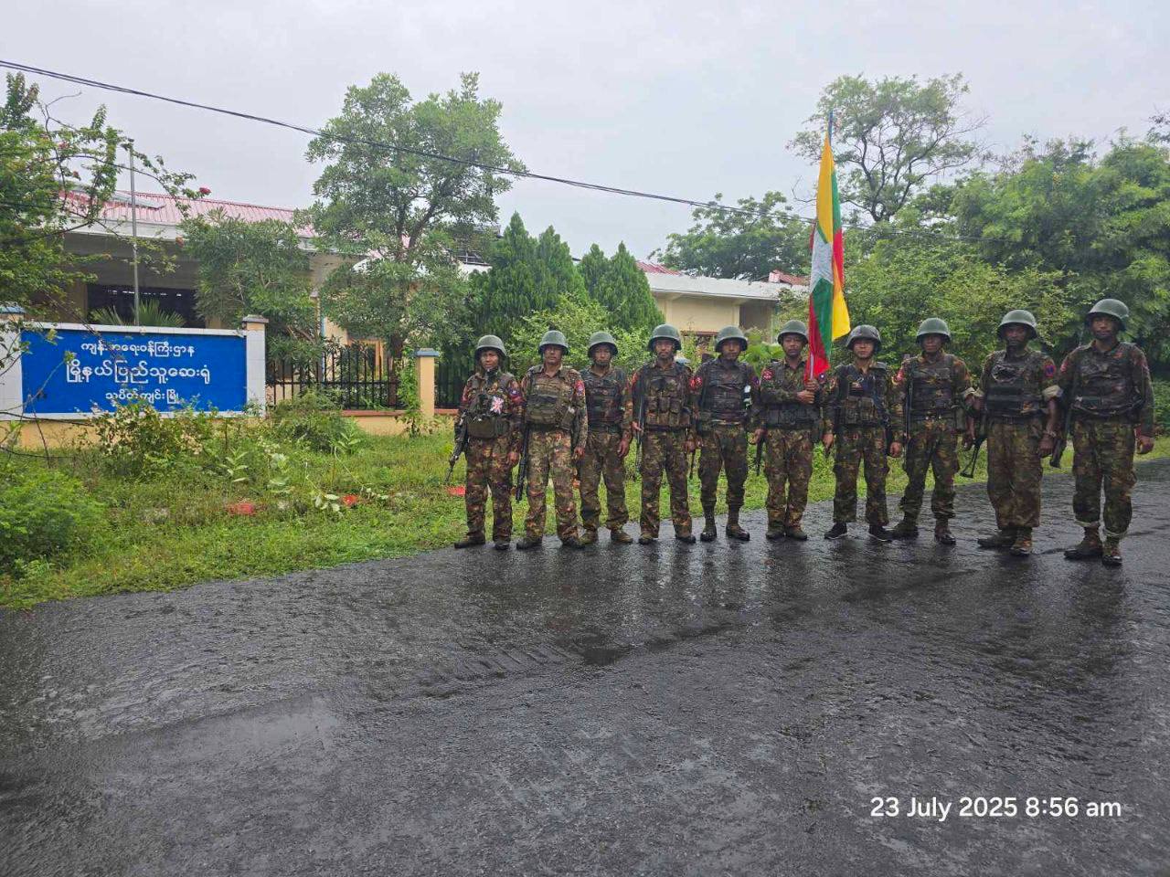 သပိတ်ကျင်းမြို့ကို ပြန်သိမ်းယူနိုင်ပြီလို့ စစ်အုပ်စု အောင်ပွဲခံ သတင်းဖြန့်၊ တော်လှန်ရေးတပ်တွေ သုံးရက်သာ တိုက်ခိုက်ခဲ့ရတဲ့ သပိတ်ကျင်းကို တစ်နှစ်အကြာမှာ လက်လွှတ်ရတာ ဖြစ်၊