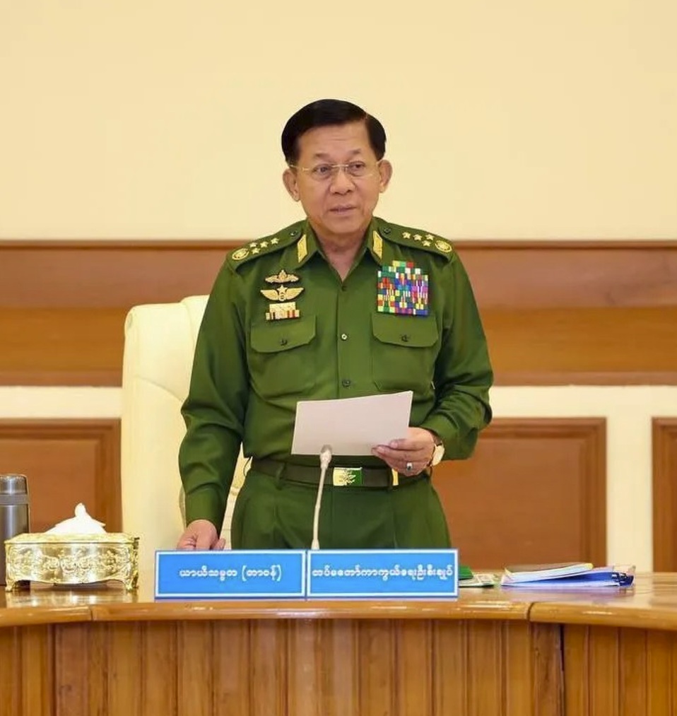 ကာ/လုံအစည်းအဝေးခေါ်ယူ၍ စစ်ကောင်စီကို နောက်ထပ်  ၆ လ သက်တမ်းမတိုးတော့ဘဲ ရွေးကောက်ပွဲကျင်းပရေး  စစ်တပ်ဦး စီးချုပ် မင်းအောင်လှိုင်က ယာယီသမ္မတ မင်းအောင်လှိုင်ထံသို့ နိုင်ငံတော်အာဏာ ပြန်လည်အပ်နှံမည်