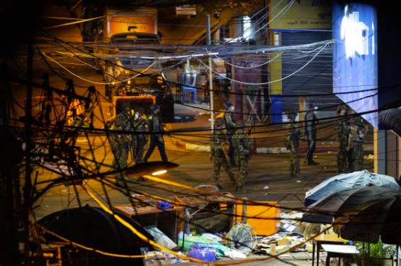 တောင်ဥက္ကလာပ ၁၀ ရပ်ကွက်အုပ်ချုပ်ရေးမှူး မျိုးဝင်းနှင့်အဖွဲ့က လူငယ်များကို မူးယစ်ဆေးဝါးဖြင့် ထောင်ချောက်ဆင် ဖမ်းဆီးပြီး စစ်မှုထမ်း လူအစားထိုး အရောင်းအဝယ်လုပ်နေ၊ ရပ်ကွက်ရုံးတွင် အချုပ်ခန်းပုံစံ ပြုလုပ်၍ လူငယ်များကို ဖမ်းထား